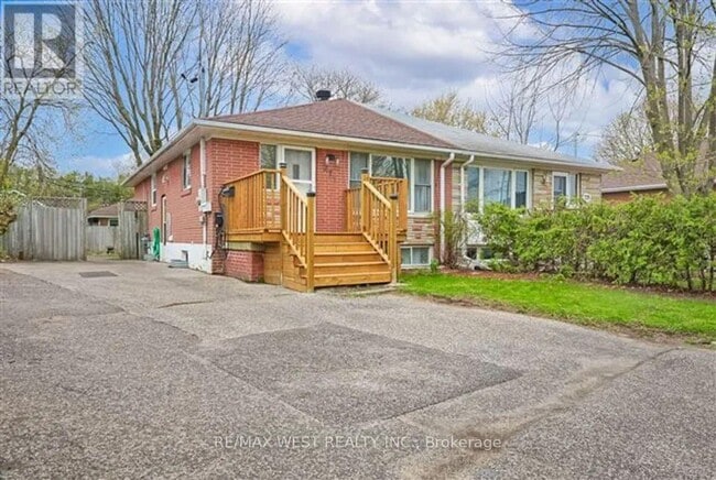 Photo du bâtiment - 277 Silverbirch Dr