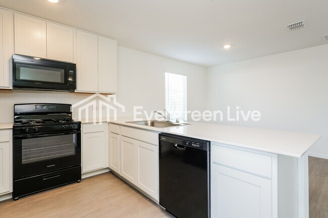 Building Photo - 10528 Desert Hawk Cir