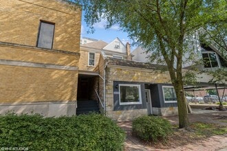 Building Photo - 1633 Oak Ave