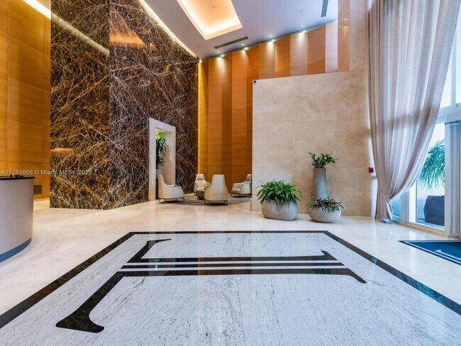 Foto del edificio - 15901 Collins Ave
