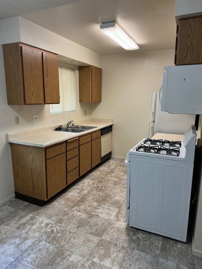 Building Photo - 1801 Conifer Way