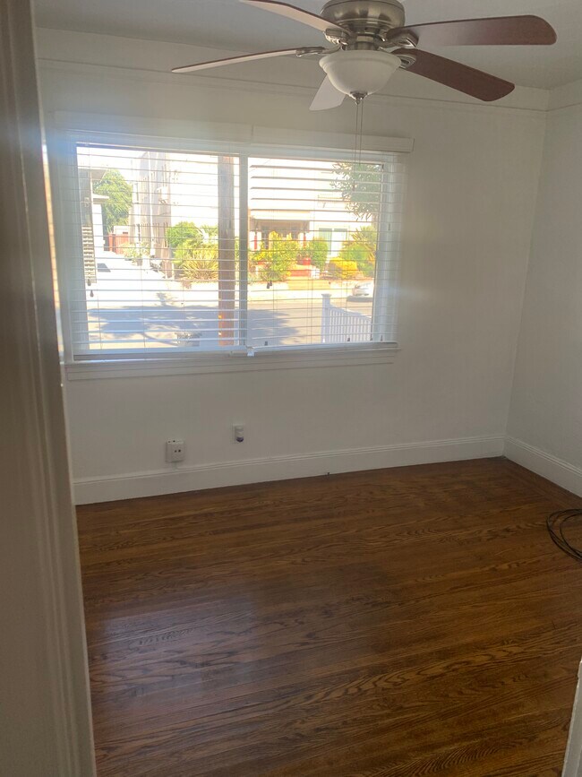 Foto del edificio - 241 Myrtle Rd