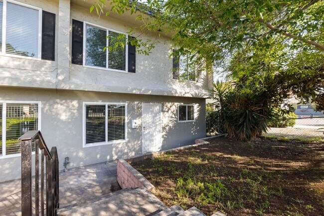 Building Photo - Completely Remodeled 5 Bedroom Home - Ever...