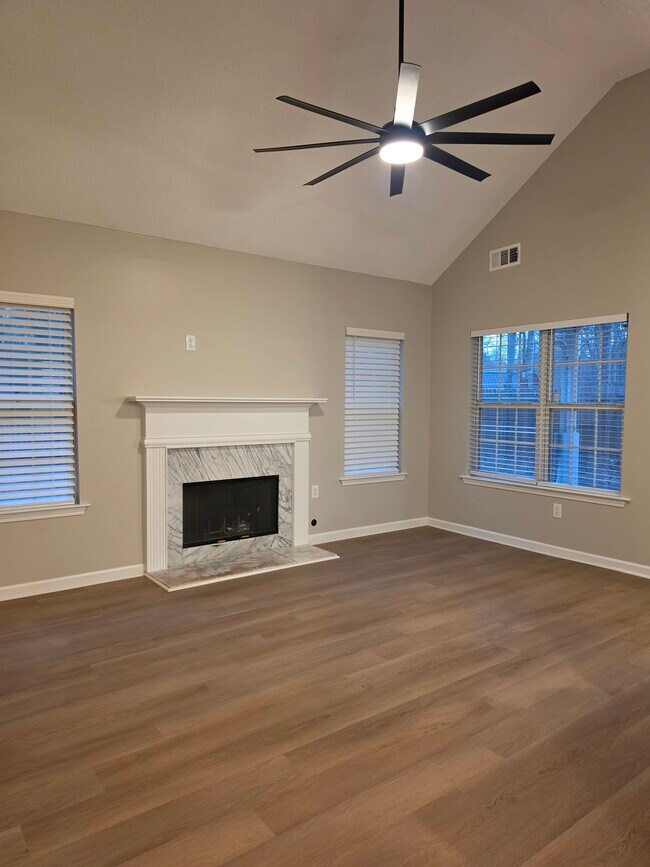 Foto del edificio - 140 Halo Trce