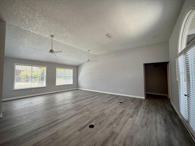 Building Photo - 2410 S Glen Eagles Dr