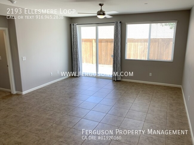 Foto del edificio - Super Clean Three Bedroom Home in West Ros...