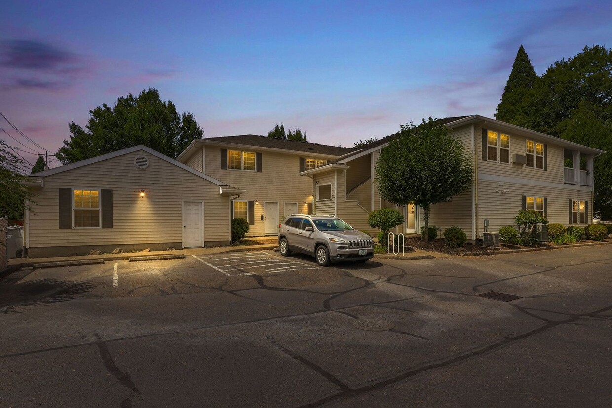 Primary Photo - Luxury Loft Apartment- Downtown Canby