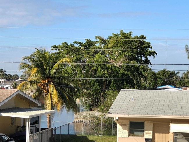 Foto del edificio - 220 SW 10th Ave