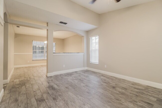 Building Photo - 720 Oak Manor Cir