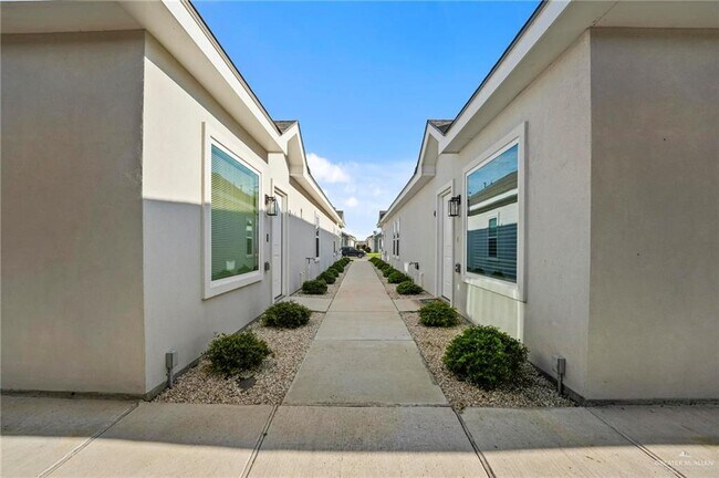 Foto del edificio - 25 Swallow Ave