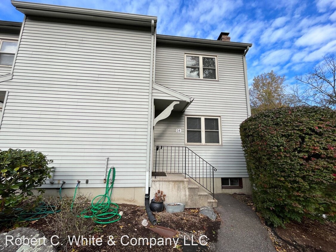 Primary Photo - 2 br, 1.5 bath House - 6 Bamforth Road, UN...