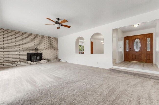 Foto del edificio - Four Bedroom in Oak Hill Oaks