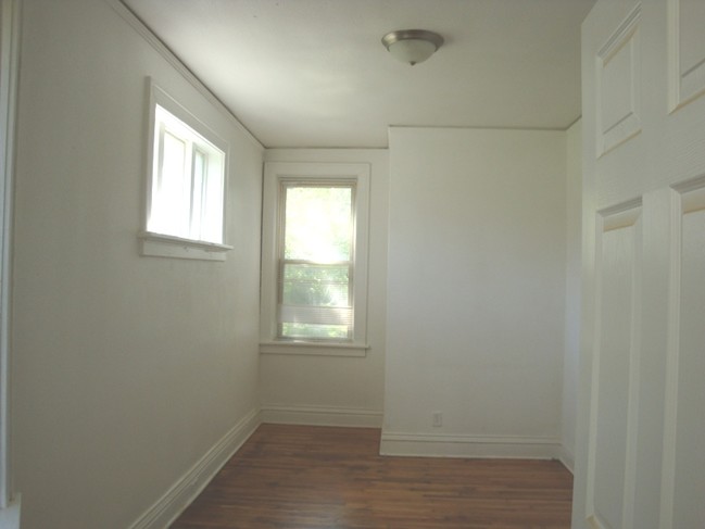 Building Photo - 5567 Clemens Pl