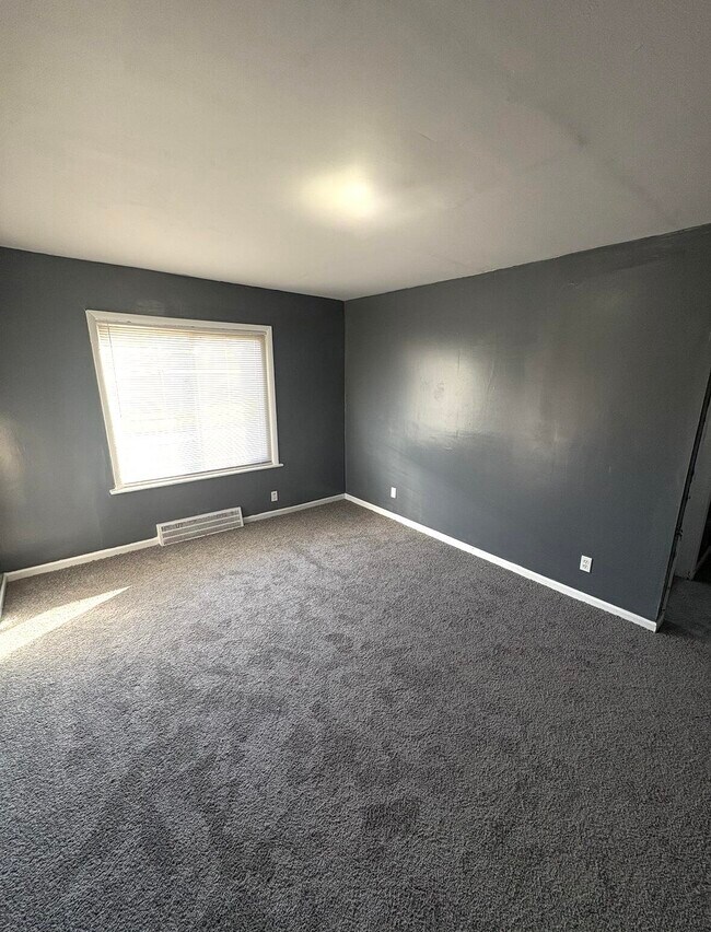 Foto del edificio - 15714 Novara St