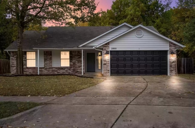 Building Photo - 2800 S Dogwood Ave