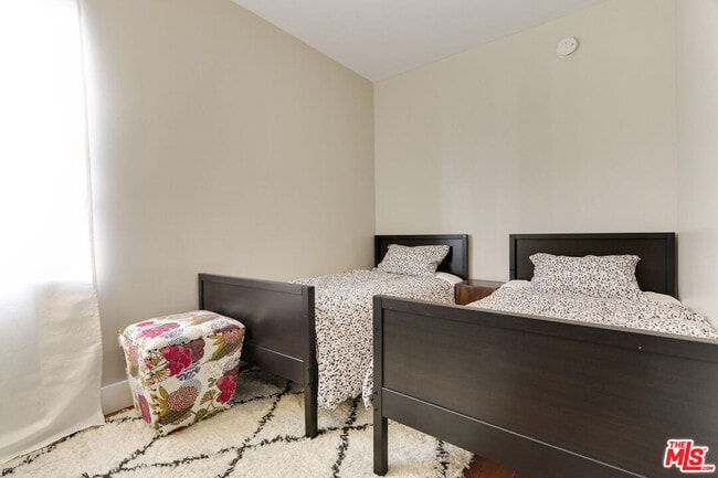 Foto del edificio - 838 N Sycamore Ave