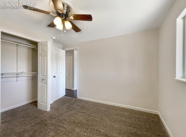 Foto del edificio - 555 Avenida Del Cielo