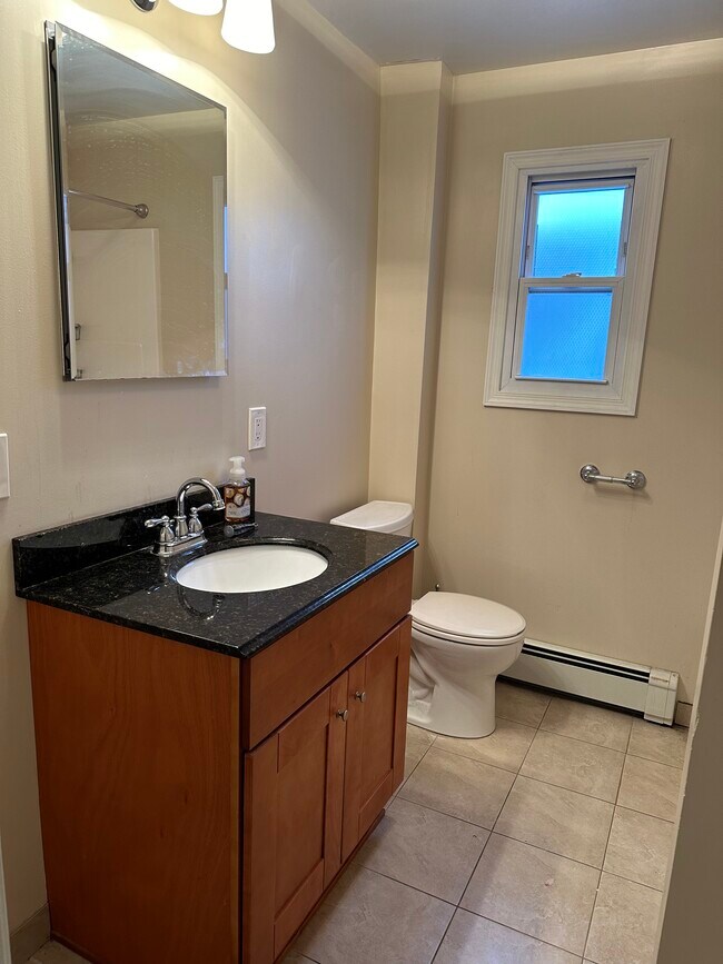 Bathroom w Shower Tub - 1122 3rd St
