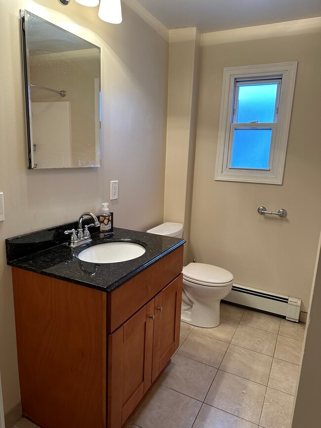 Bathroom w Shower Tub - 1122 3rd St