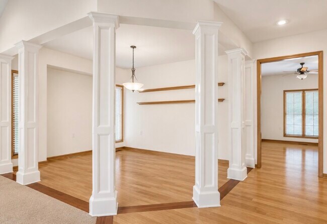 Foto del edificio - 10524 W 49th Pl