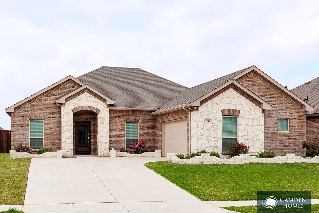 Primary Photo - 1462 Streamside Dr