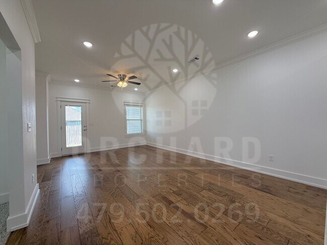 Foto del edificio - 2000 E Brookview Dr