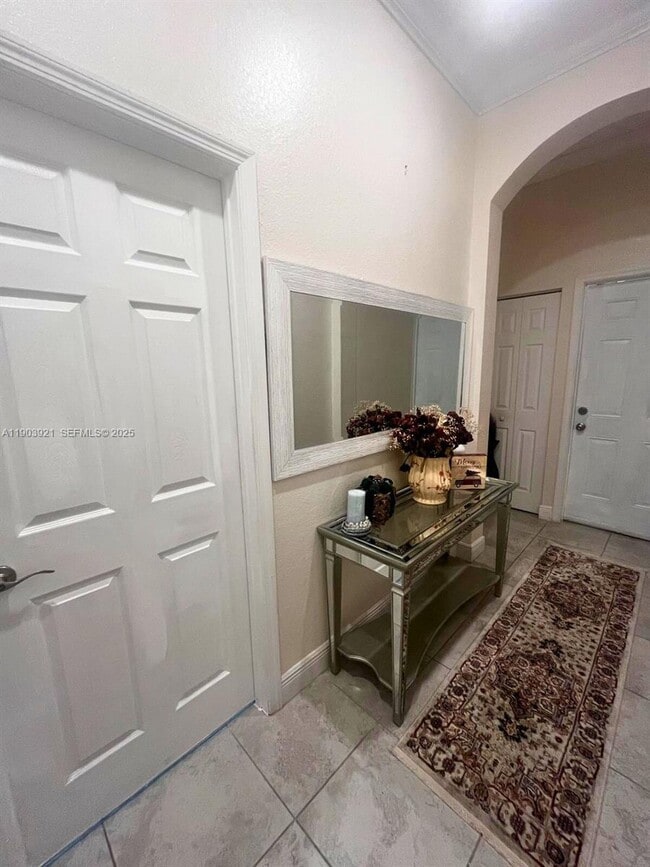 Building Photo - 116 NE 25th Terrace