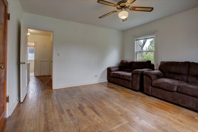 Building Photo - 221 22nd Ave E