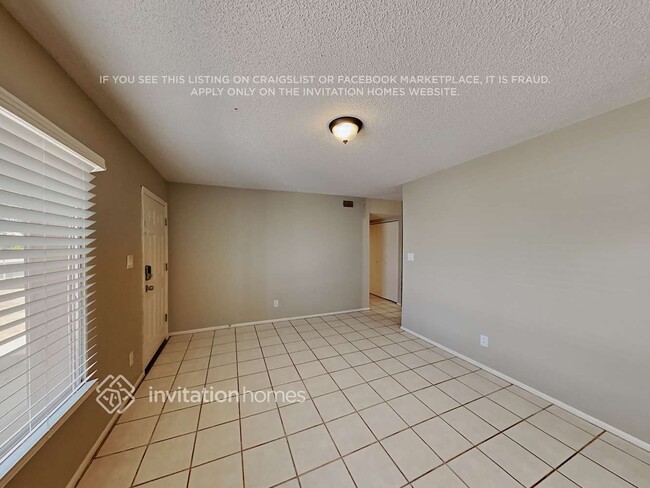 Building Photo - 3743 W Gelding Dr
