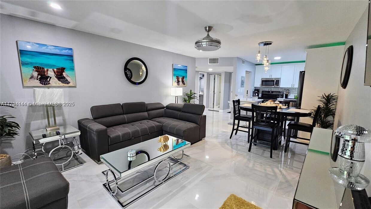 Foto principal - 5680 SW 3rd Pl