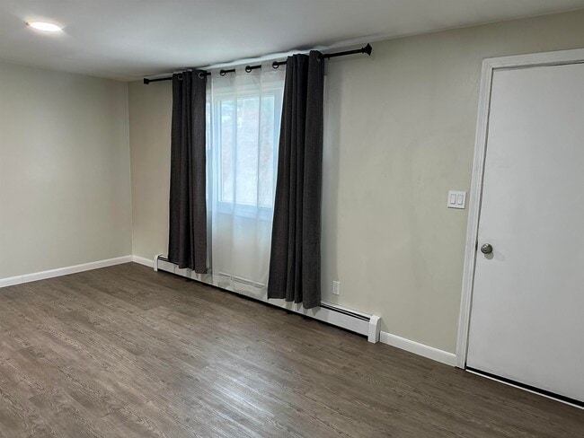 Building Photo - 4 Monroe Dr