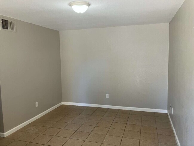 Building Photo - "Charming 2-Bedroom Retreat in Merced with...