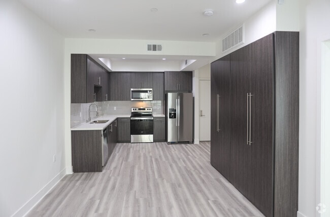 1BR, 1BA-721 SF - The Luxe Residential