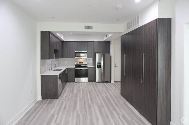 1BR, 1BA-721 SF - The Luxe Residential