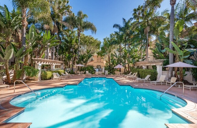 Building Photo - Ground-Floor East Beach Condo in El Escorial Villas