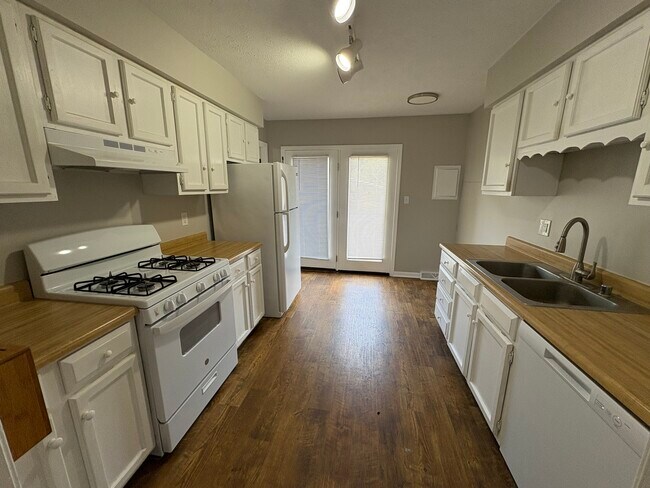 Foto del edificio - 5030 Benton Rd