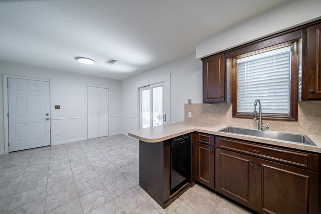 Building Photo - 1413 Steeple Ct