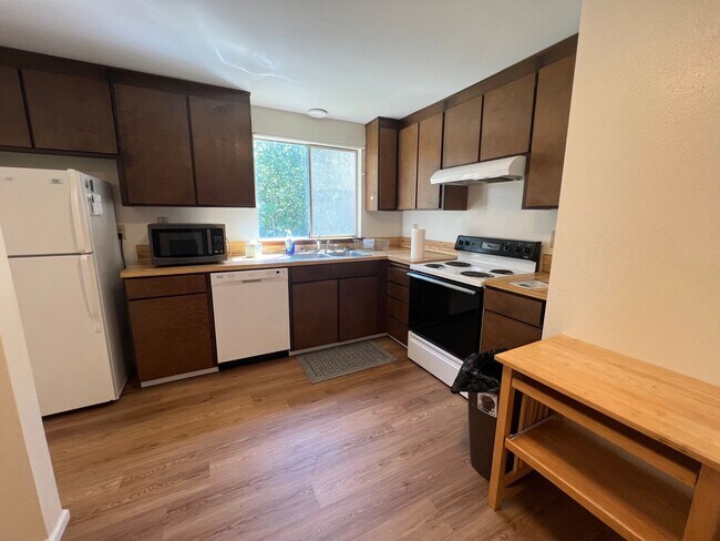 Foto del edificio - Two Bedroom Duplex in Port Orchard, Availa...