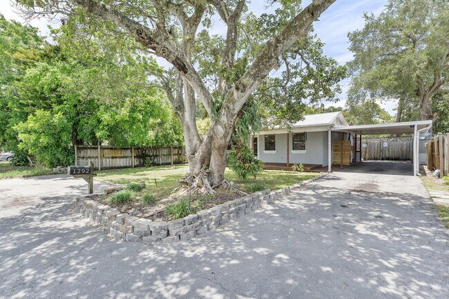 Building Photo - 1292 SW 25th Ave