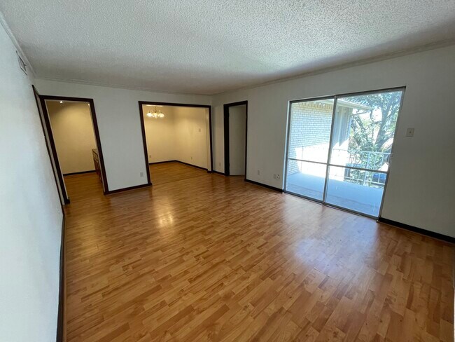 Foto del edificio - 5808 Sandhurst Ln