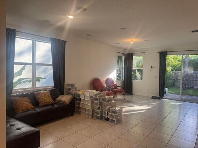 Foto del edificio - 2468 Timber Forest Dr