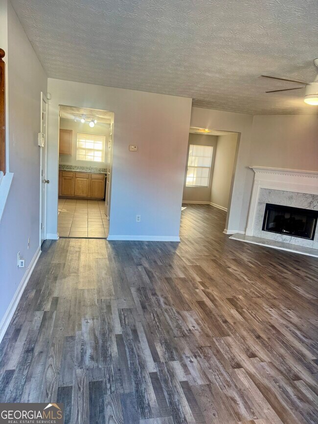 Foto del edificio - 5663 Windfall Ln