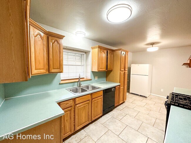 Building Photo - 4 br, 2 bath House - 4206 N Barr Ave