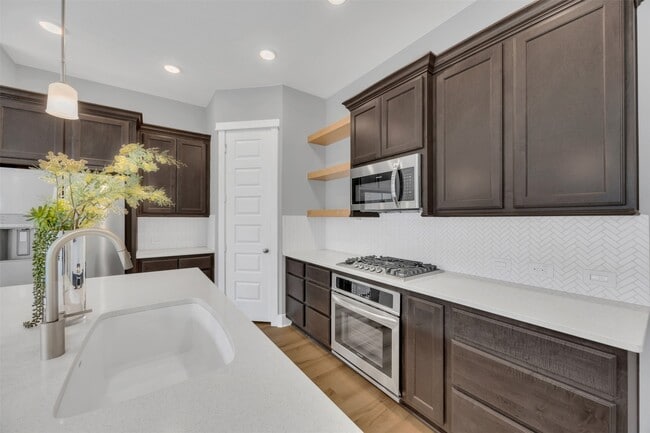Building Photo - 10919 Brambling Wood Dr