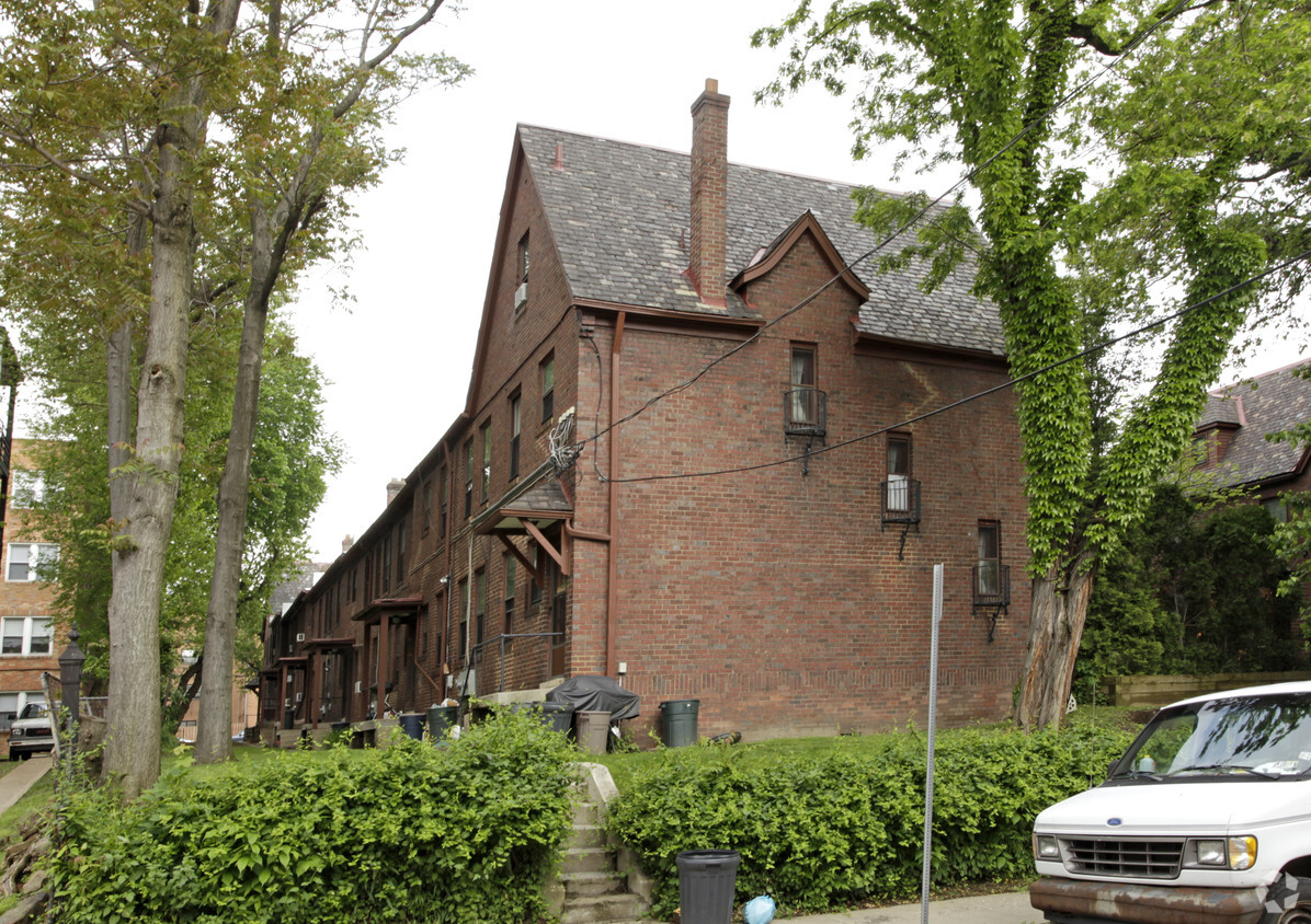 Building Photo - Dover Gables