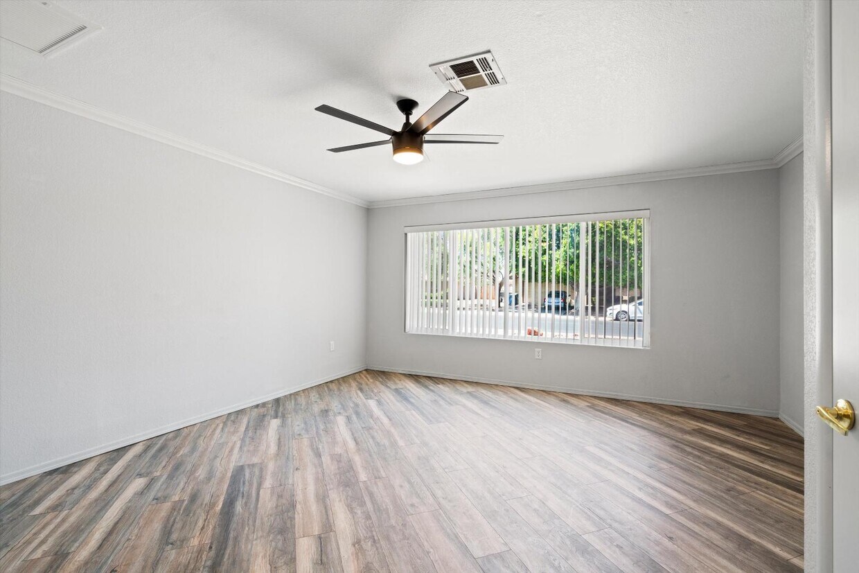 Foto principal - 1849 E Manhatton Dr