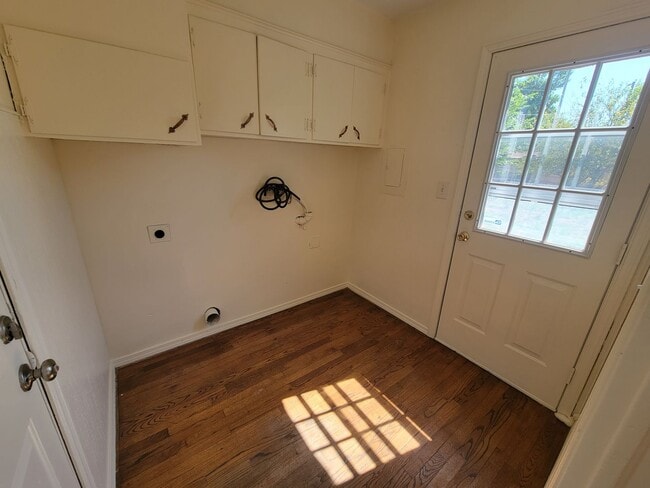 Building Photo - 3 bed in Bethany ready for new tenant!