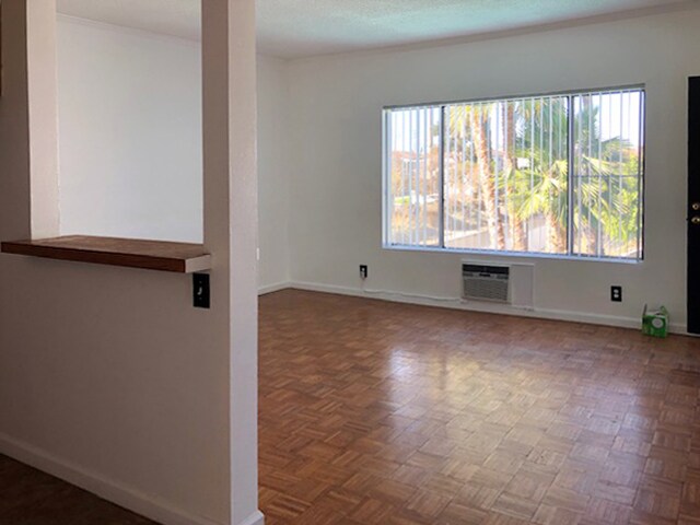 Building Photo - 252 W Elm Ave