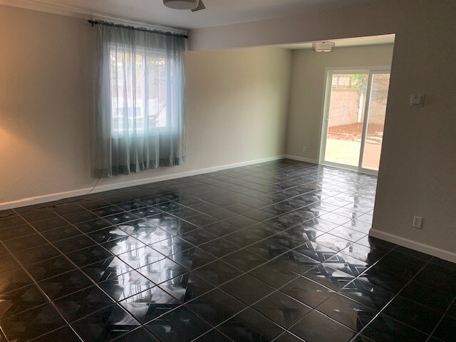 Foto del edificio - 838 E El Camino St