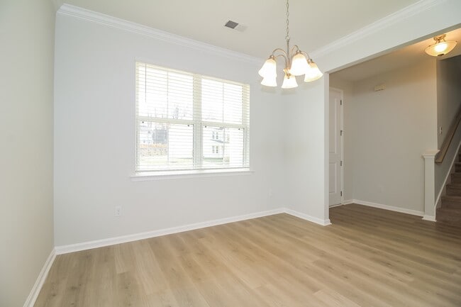 Building Photo - 313 Woodgate Wy